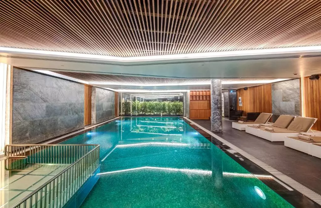 استخر Doubletree by Hilton Istanbul - Piyalepasa